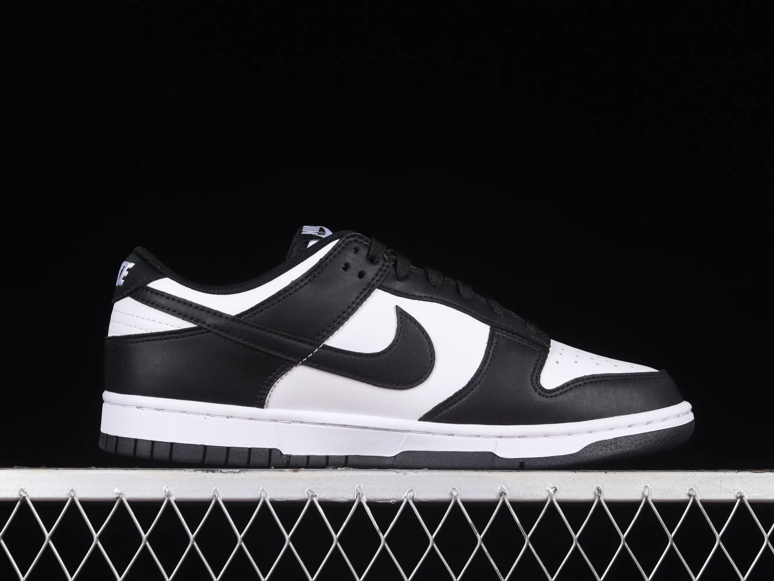 All categories Nk SB Dunk series Nk SB Dunk Low low-top sneakers G version Nk SB Dunk Low black and white panda SB smashed backboard fashion casual sneakers DD1391-100